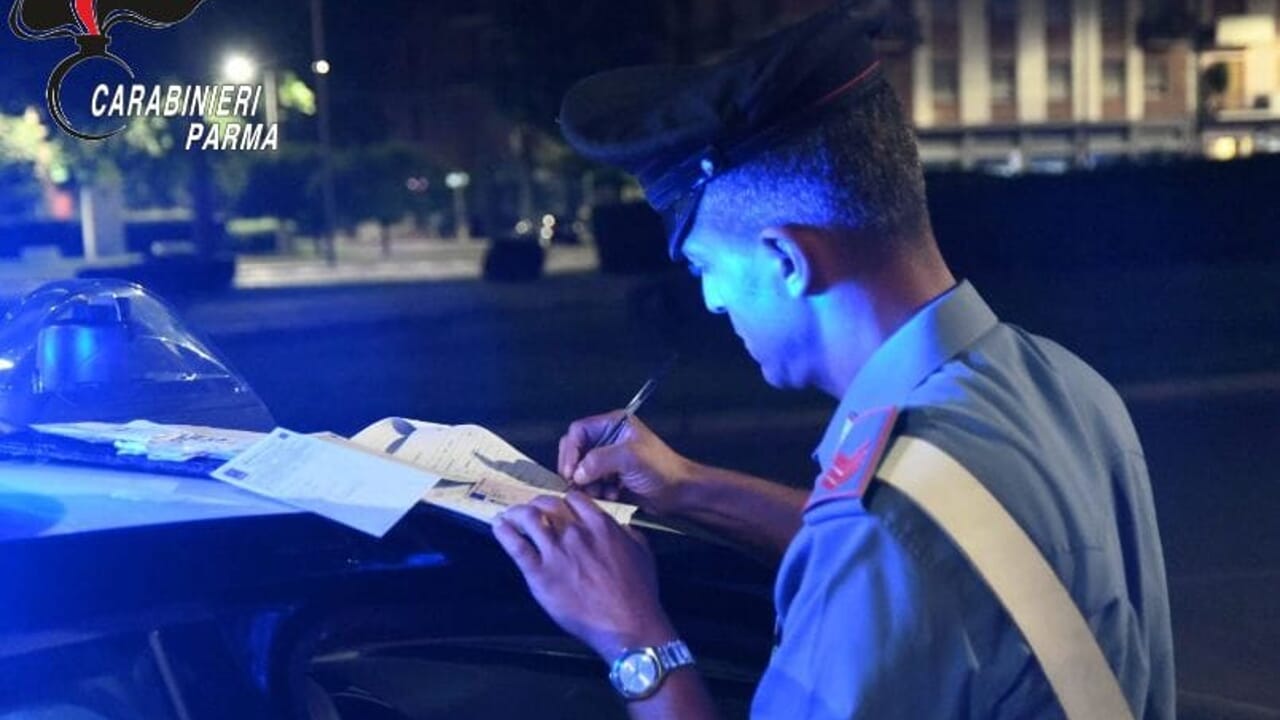 Spaccata dalla finestra di un bar – Ruba vino, contanti e un tablet, denunciato 31enne