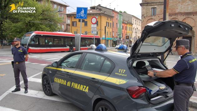 Frodi fiscali nel settore delle carni: sequestrati 8 milioni di euro a 12 indagati e 9 società