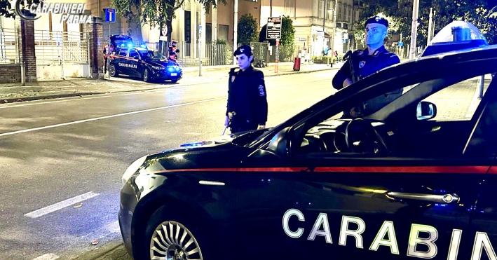 Via Trento, Bronx: 24enne in auto fermato e rapinato