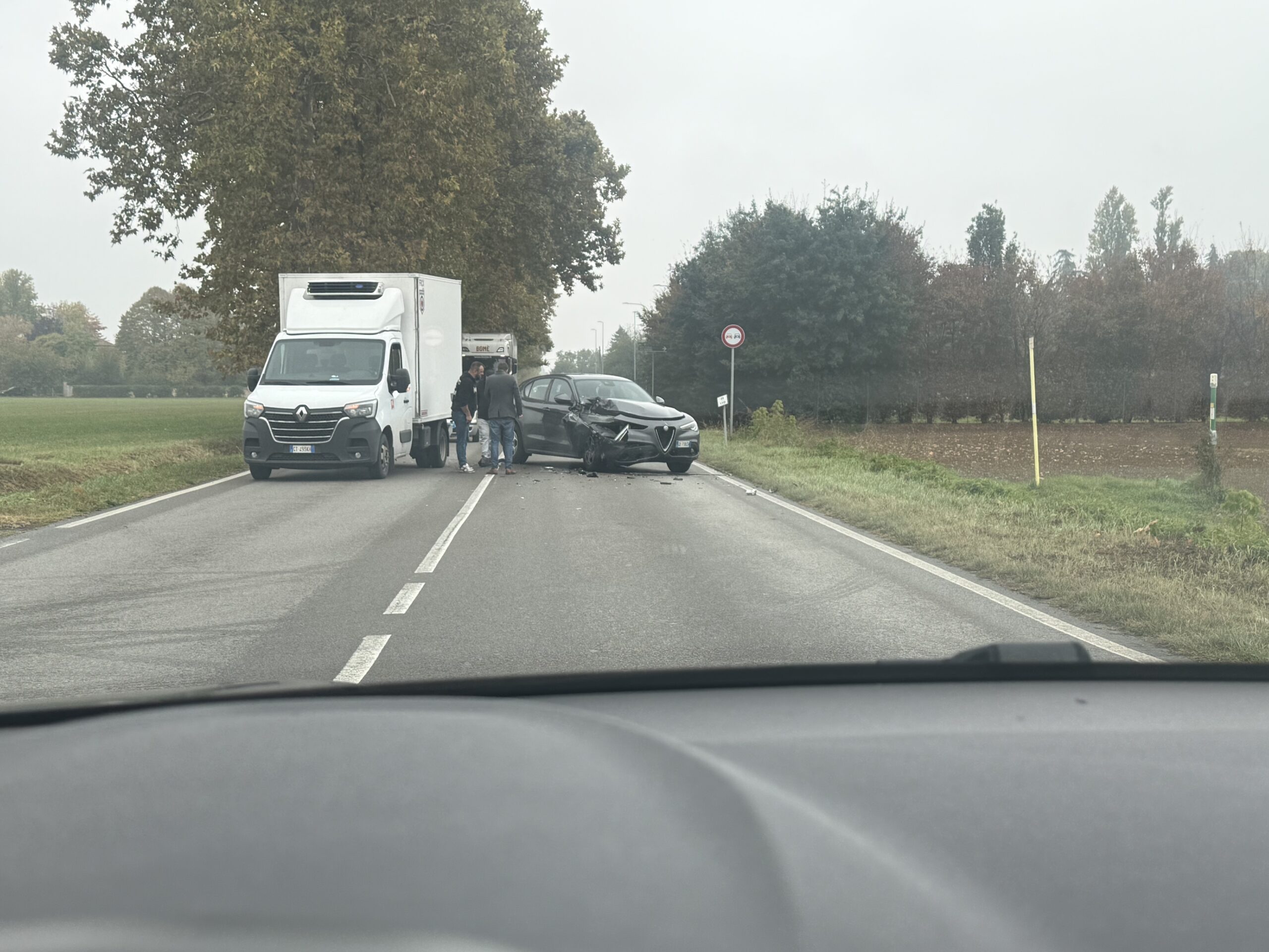 Incidente in Via Spezia, traffico in tilt – FOTO