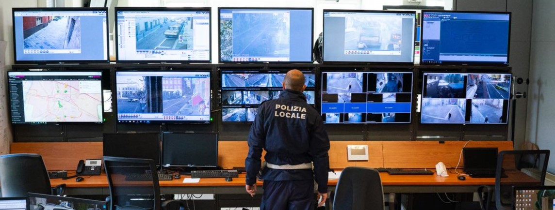 Bimba con crisi epilettica, la madre ha un malore: la Polizia locale li scorta al Maggiore