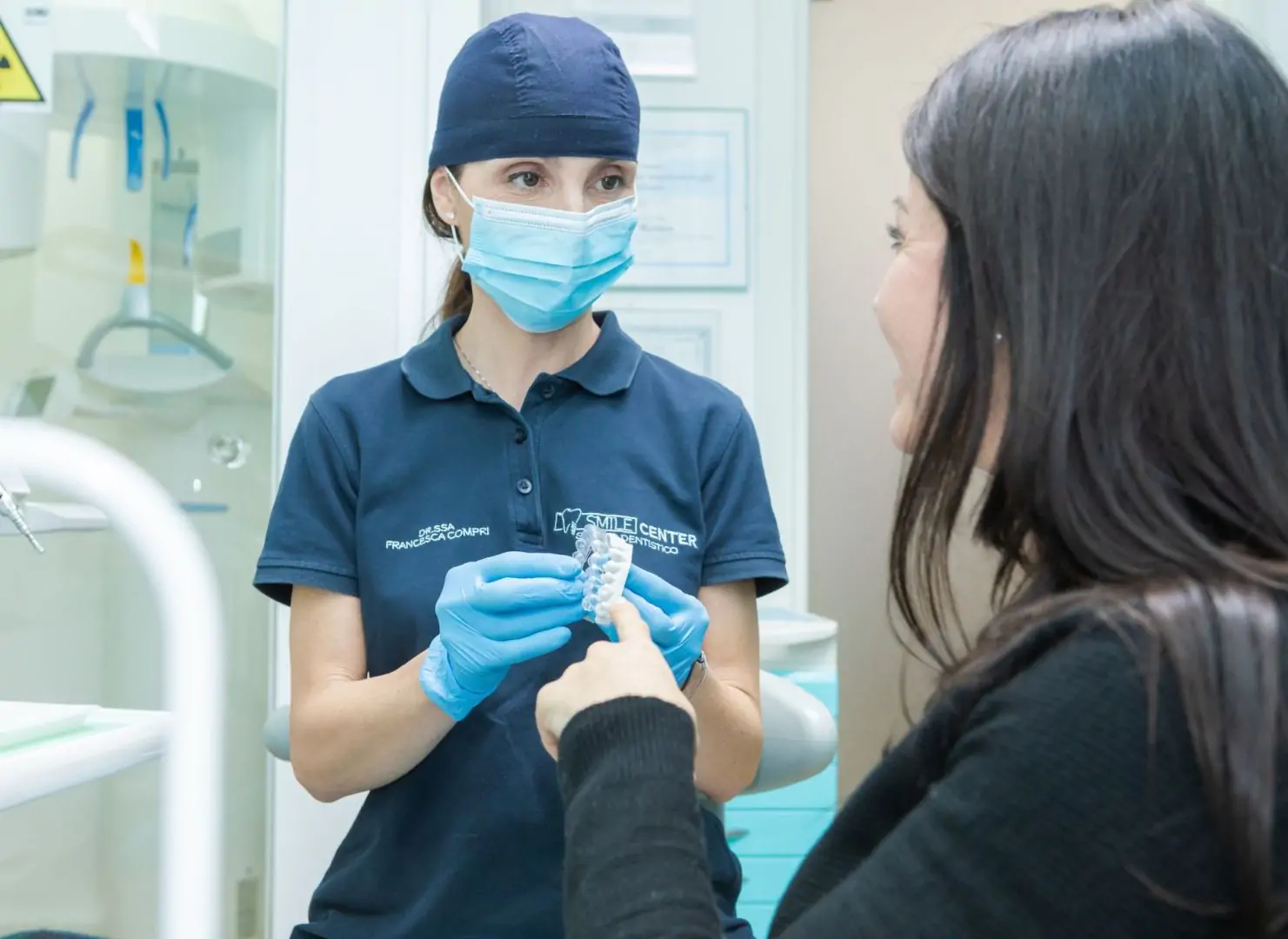 Apparecchio trasparente a Verona: innovazione e comfort per un sorriso armonico