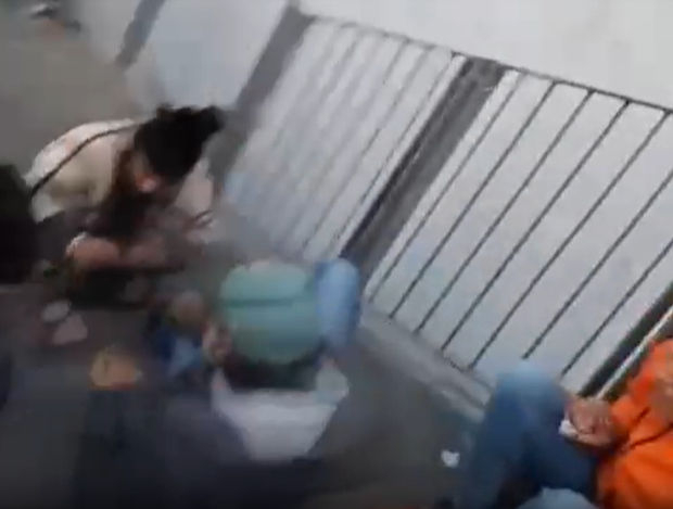 Stazione, così le scalinate sono diventate piazza di spaccio – VIDEO