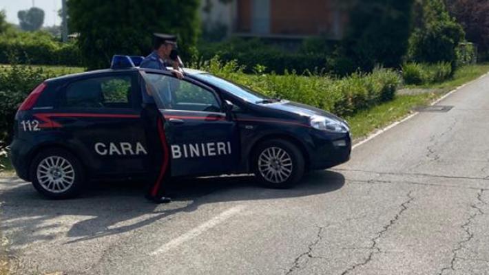 Lui ricercato, lei con un coltello in tasca: fermati in stazione a Borgotaro