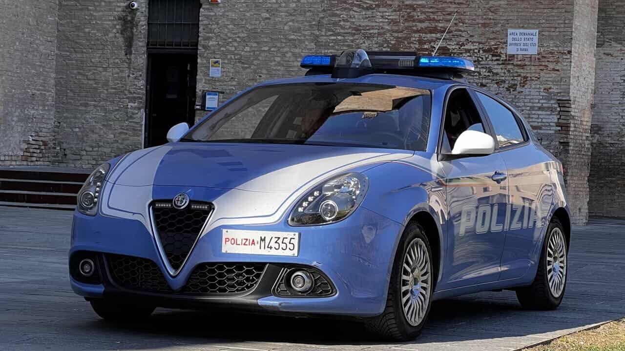 Giallo all’Oltretorrente: ferito a coltellate, ma tace con la Polizia