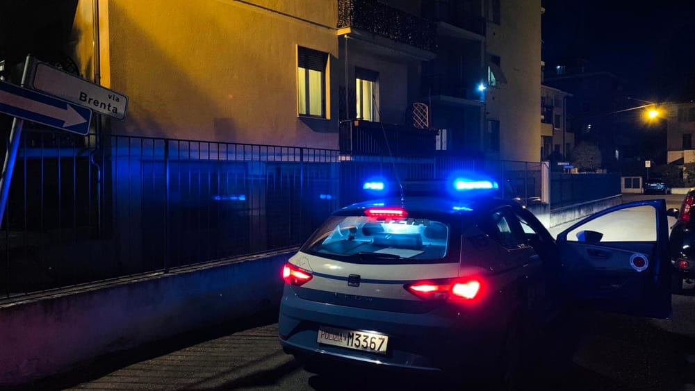 Notte di violenza in zona viale Piacenza: due episodi fotocopia a dieci minuti di distanza. Prima la rissa a bottigliate, poi lo spray al peperoncino