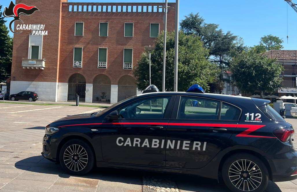 Ruba 12 bottiglie di vodka e fugge dall’uscita secondaria: denunciato un 31enne dell’Est Europa