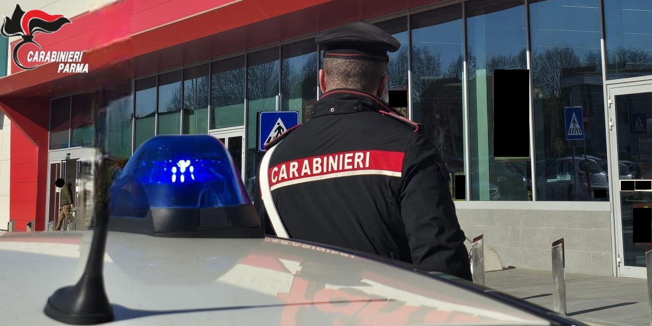 Furto da 600 euro in un supermercato e fuga su un’auto rubata: denunciato 31enne