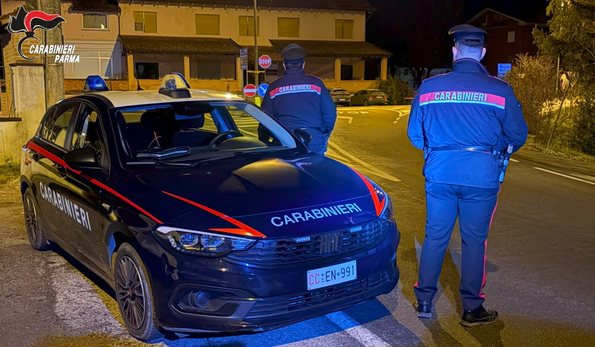 Follia, vandalismi e molestie in centro, fermato un 47enne