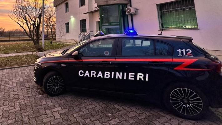 Finto ritiro di materiali dal cortile: tre denunciati per furto