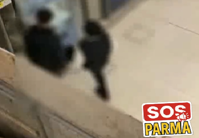 Stazione di Parma, “assalto” alle macchinette – VIDEO