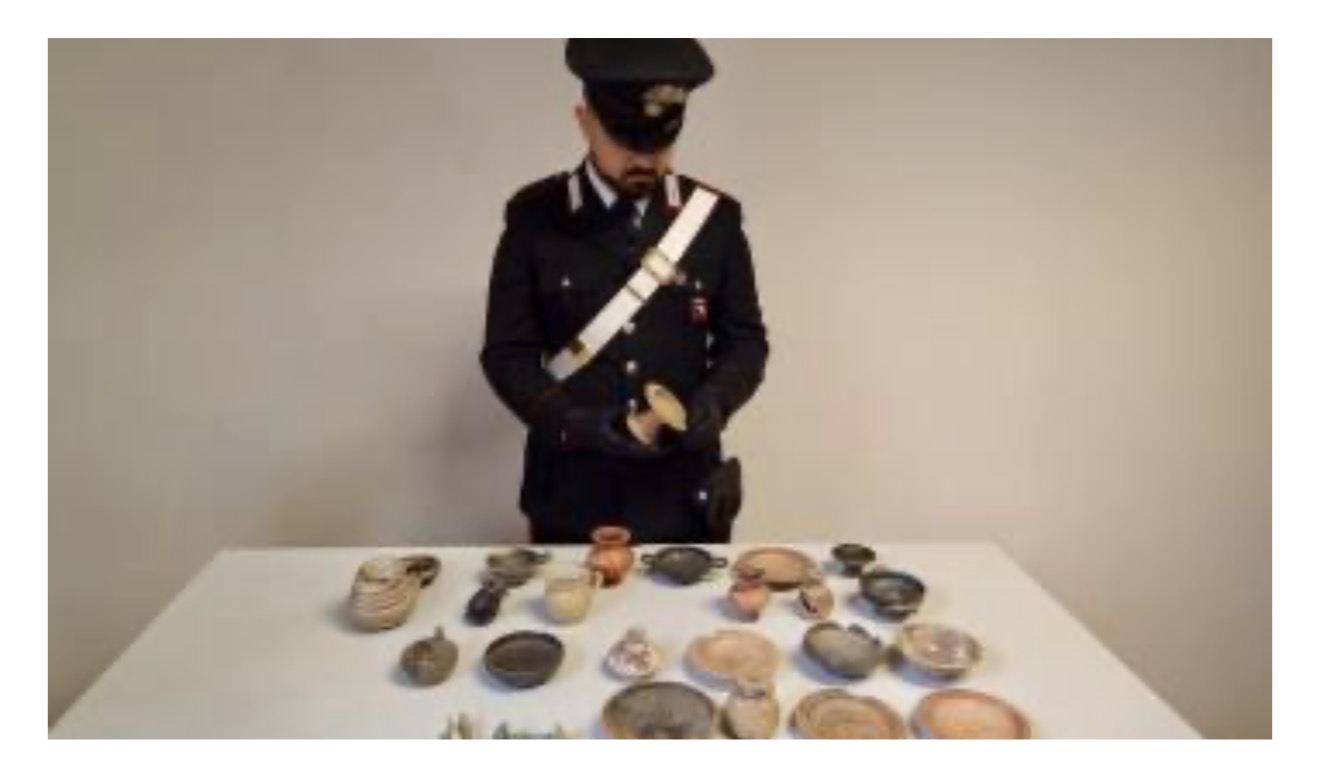 Tesoro etrusco in un appartamento vuoto: blitz dei Carabinieri a Salsomaggiore