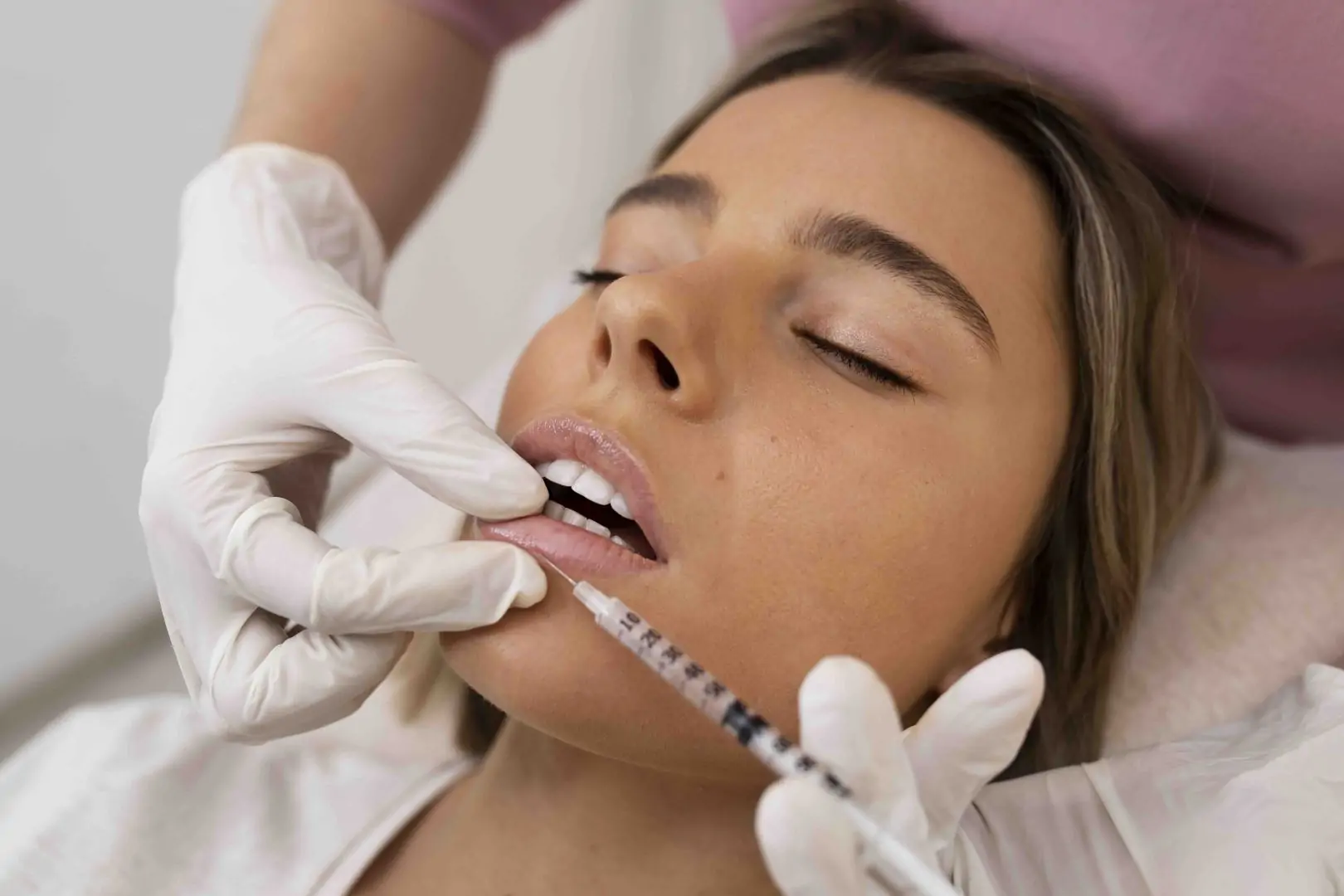 Filler labbra a Carrara: quando la paura del dolore frena il desiderio di migliorarsi