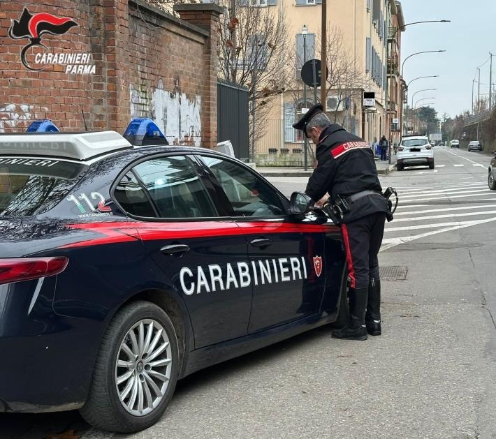 Terrore al CAF di via Venezia: aggredisce l’impiegata a martellate per una pratica NASpI
