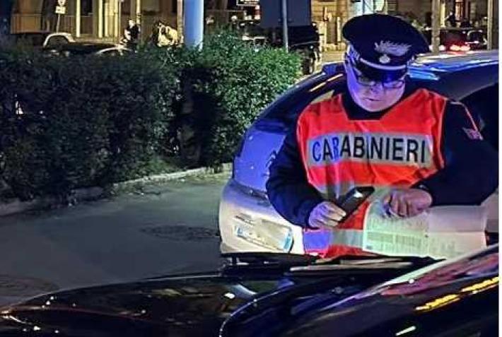 Lame di 40cm, altoparlanti a manetta e ubriachi molesti: notte di fuoco a Parma, 225 identificati