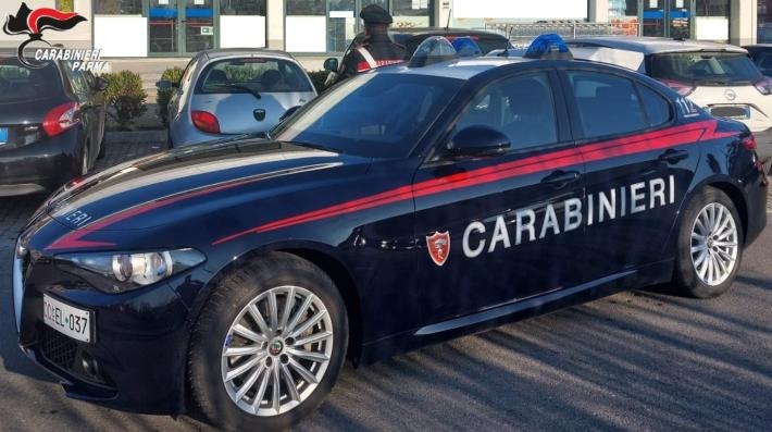 In auto con ascia e bastone: denunciato 50enne