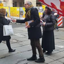 Volantinaggio interrotto dalla Municipale: la denuncia del Comitato per il No
