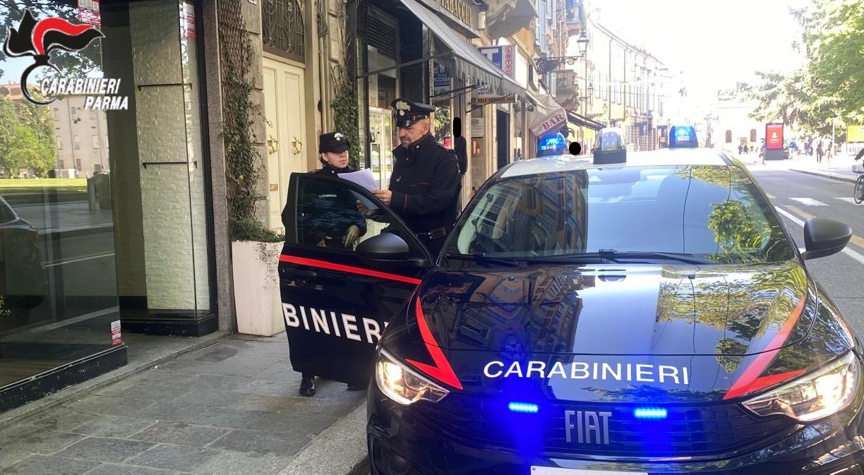 Carabiniere fuori servizio sventa rapina in via Verdi. Arrestato 25enne recidivo