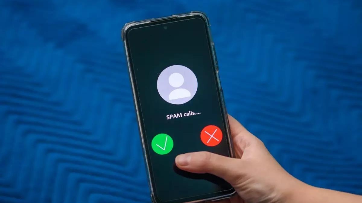 Allarme chiamate mute: il silenzio che ruba la voce e svuota i conti
