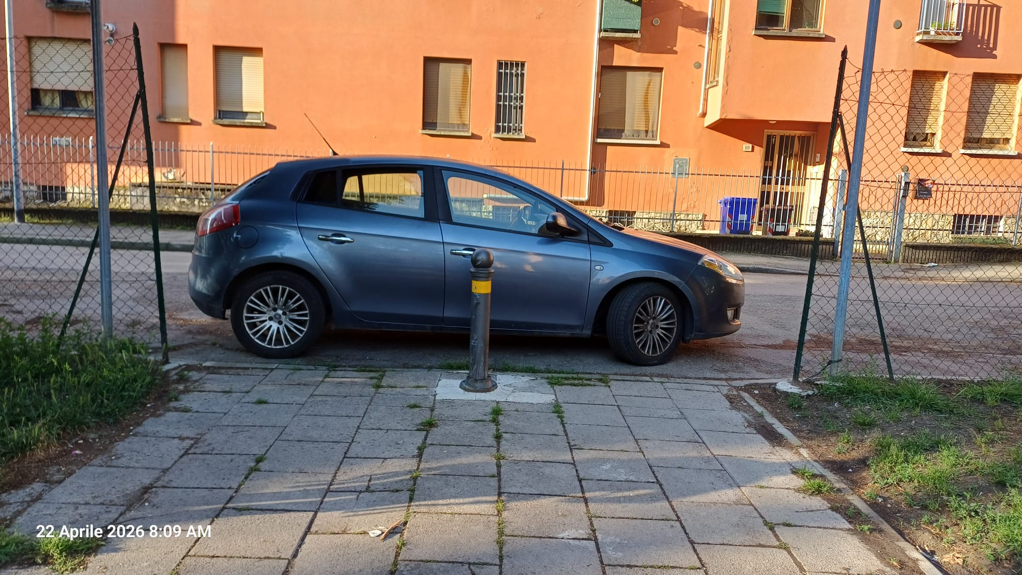 Via Amendola, che parcheggio! Ed è sempre così