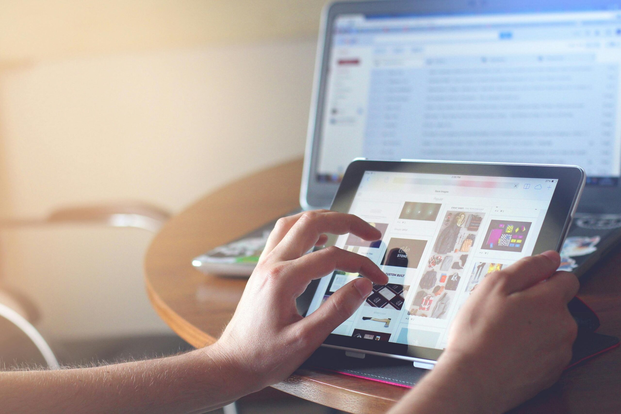 Micro-momenti digitali: come i siti web stanno ridefinendo le decisioni quotidiane