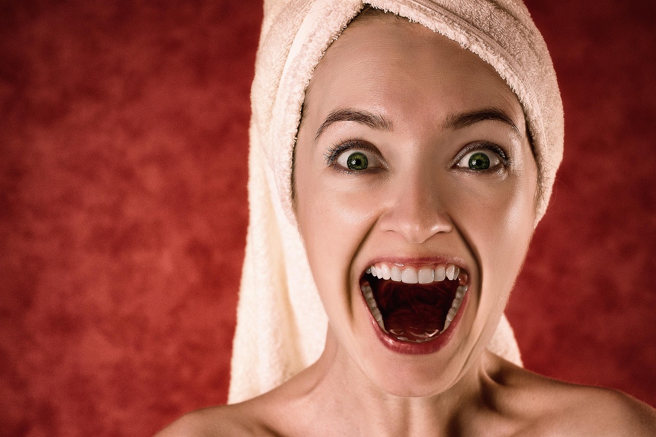 Sorriso luminoso e bianco: i consigli per ottenerlo