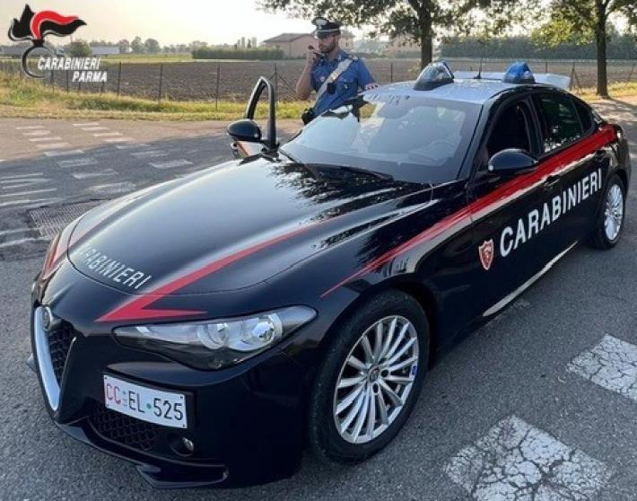 Cerca refrigerio e ricarica gratis in caserma: finisce in manette con l’aria condizionata spenta