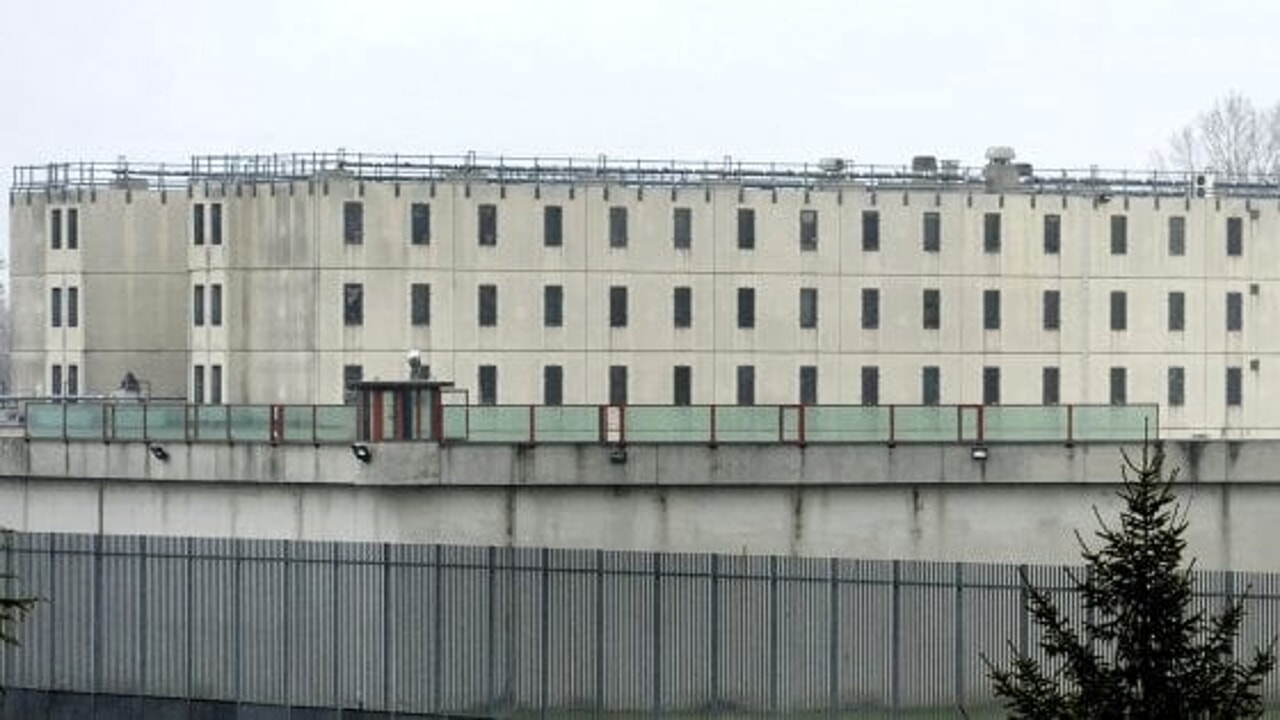 Ennesimo dramma nel carcere di via Burla: detenuto 46enne morto suicida