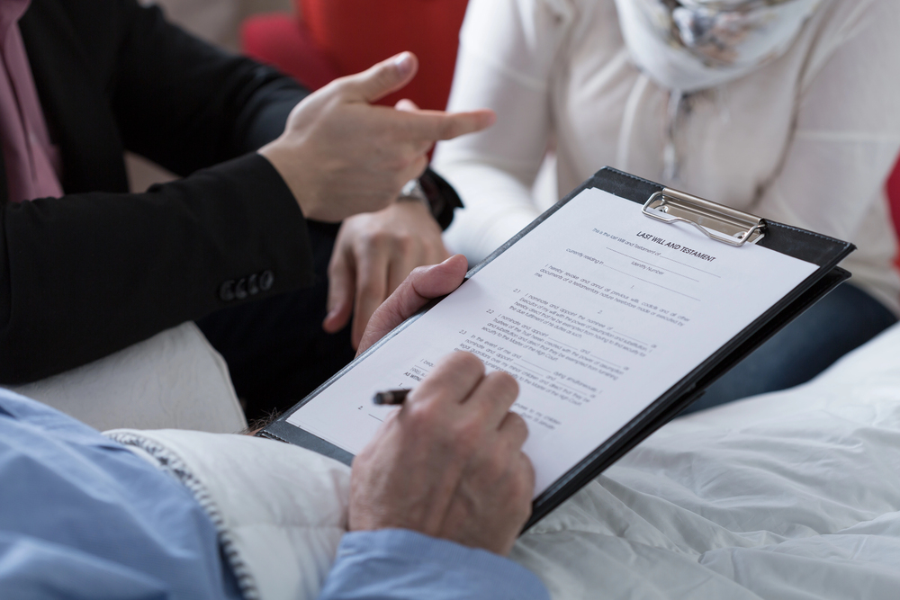Impugnare un testamento olografo: autenticità della scrittura, incapacità del testatore, pressioni familiari e prove necessarie in giudizio