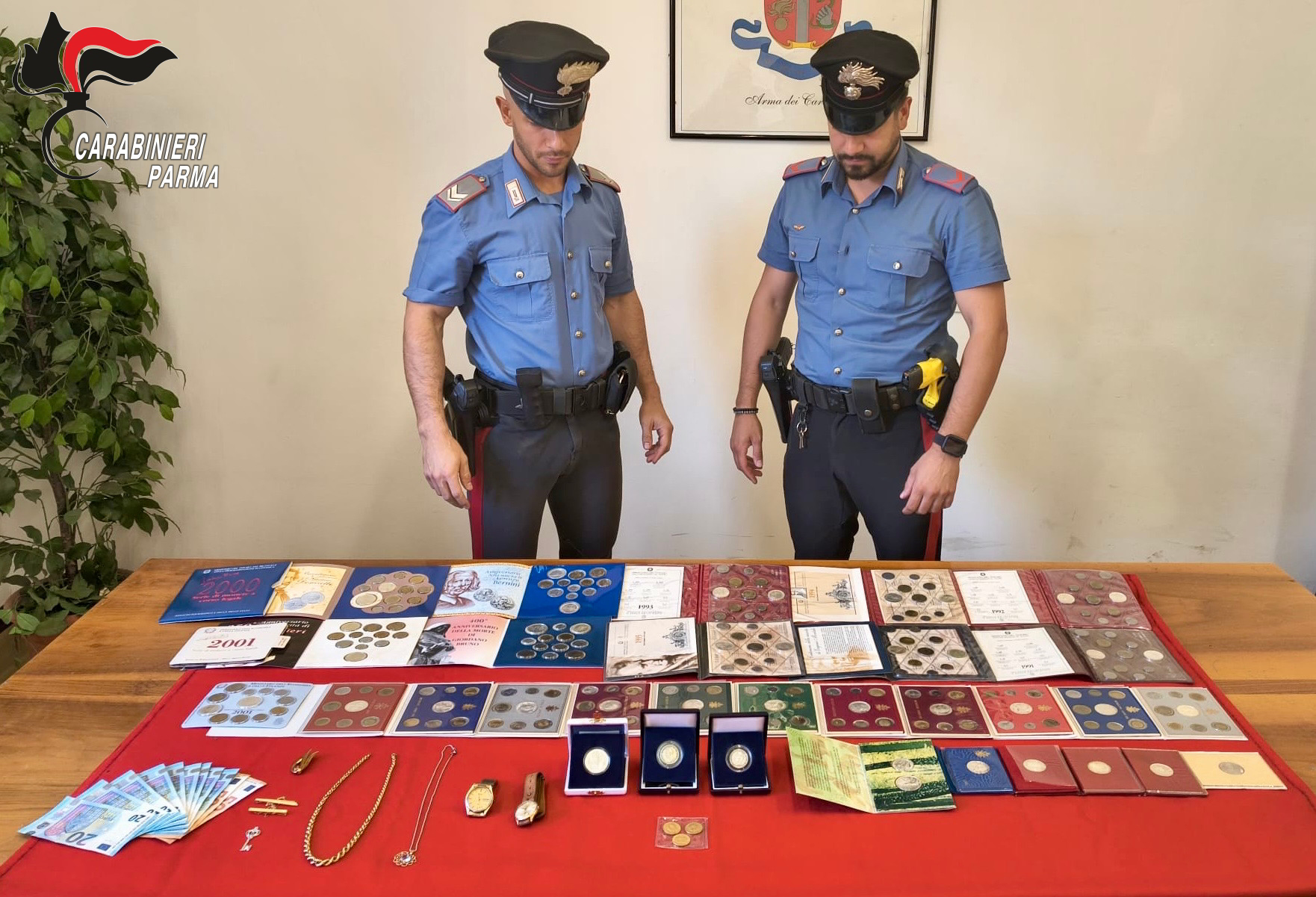 Baganzola, finto Carabiniere isola la vittima e la rapina: arrestato in flagranza sulle scale