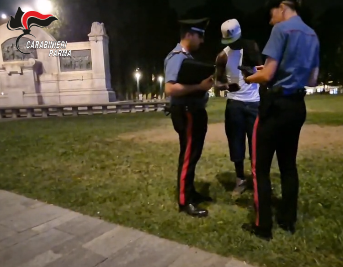 In Pilotta – La lite per un monopattino finisce a bottigliate: denunciato 34enne