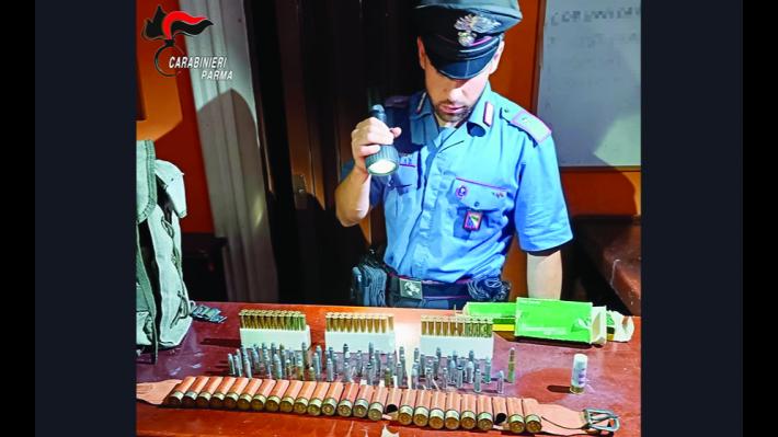 Un arsenale abbandonato in un’hotel chiuso da tempo – FOTO