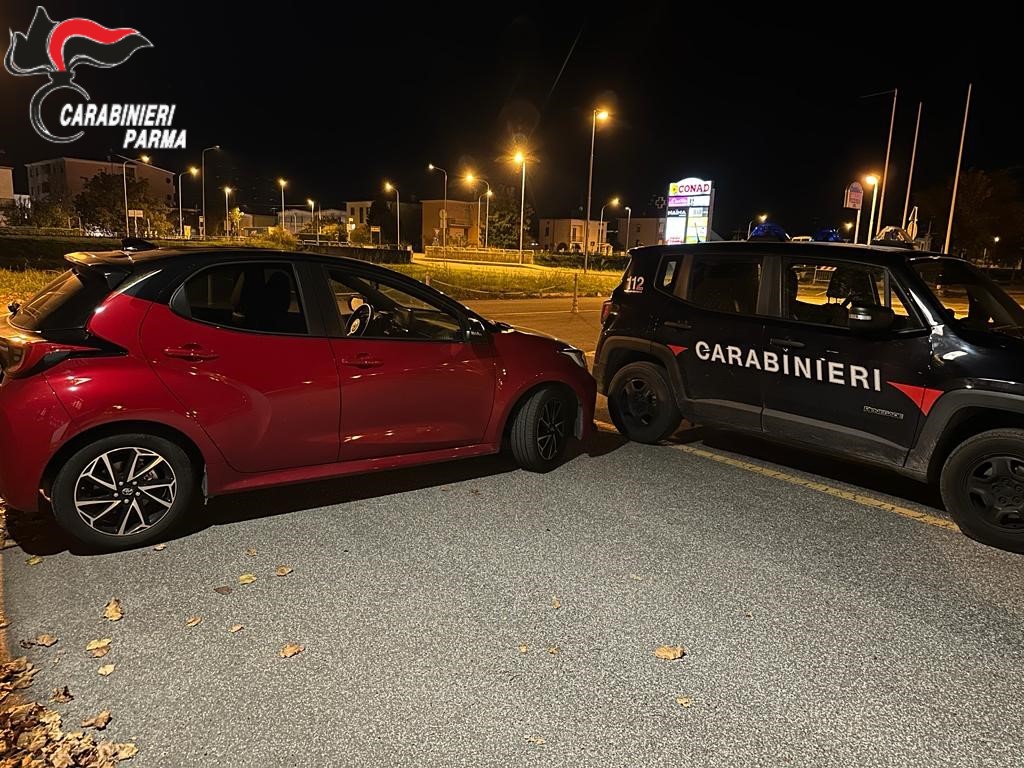 Deruba una donna con il “trucco della distrazione”: 26enne arrestato da carabiniere fuori servizio