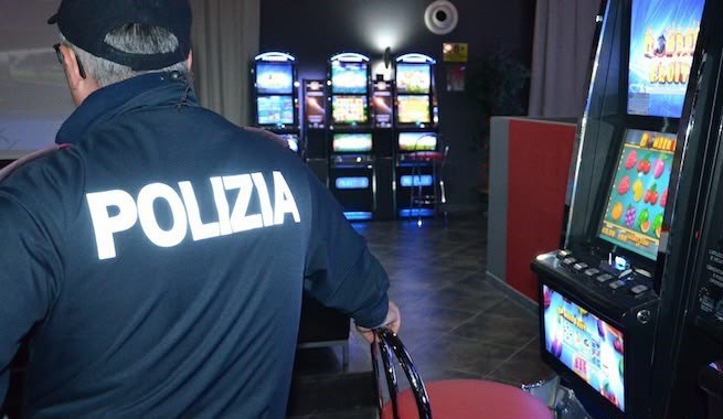 Gioca 2.700 euro e perde, poi confessa: «Non posso pagare, sono ludopatico». Denunciato