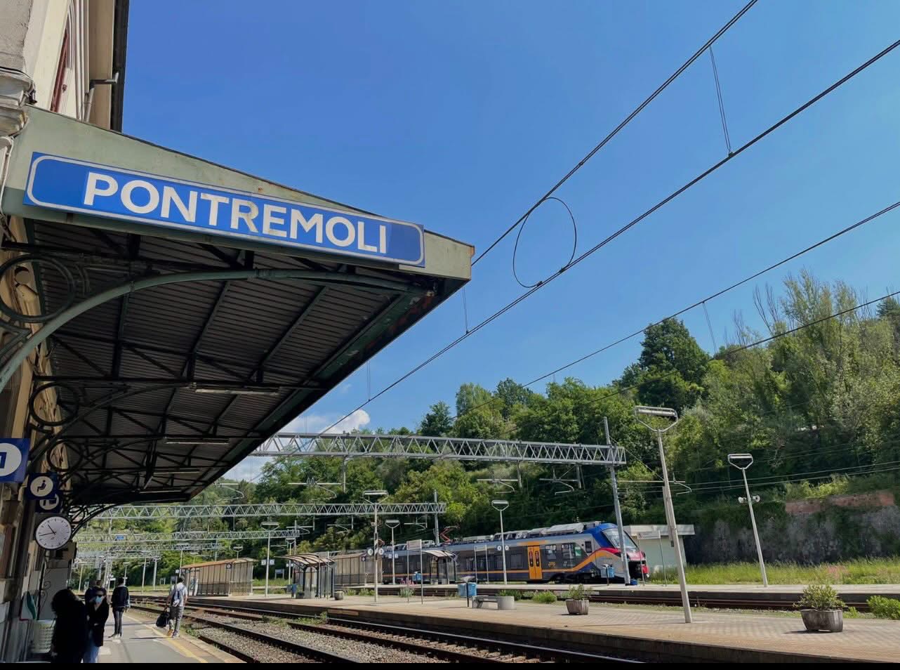 Pontremoli, shock in stazione: due giovani feriti da una scarica elettrica