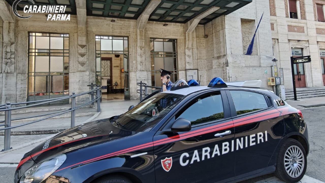 Dall’hashish allo spray proibito: controllo in stazione, guai per un 19enne
