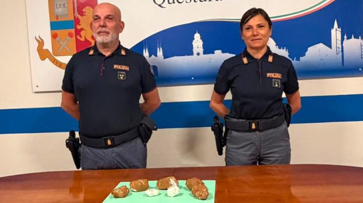 580 grammi di cocaina nascosti nell’armadio del centro di accoglienza: arrestato 33enne