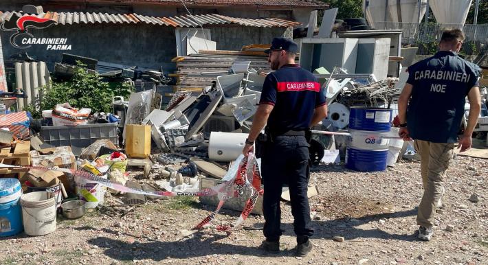 La “terra dei rottami” tra Parma e Reggio: smantellata rete criminale dei rifiuti. Sequestrati 4 siti e camion, 24 indagati