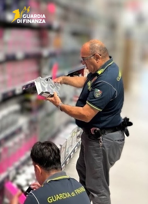 Maxi sequestro della Finanza: sequestrati in un market 953 prodotti non a norma