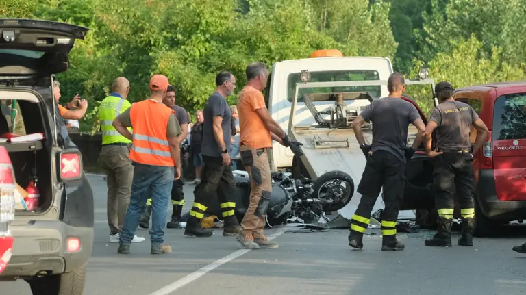 Schianto mortale contro un furgone: muore motociclista parmigiano
