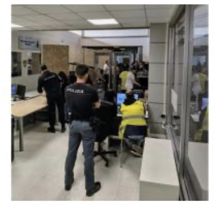 Perde la carta d’imbarco e pretende di volare: 27enne ubriaco crea il caos in aeroporto a Ferragosto