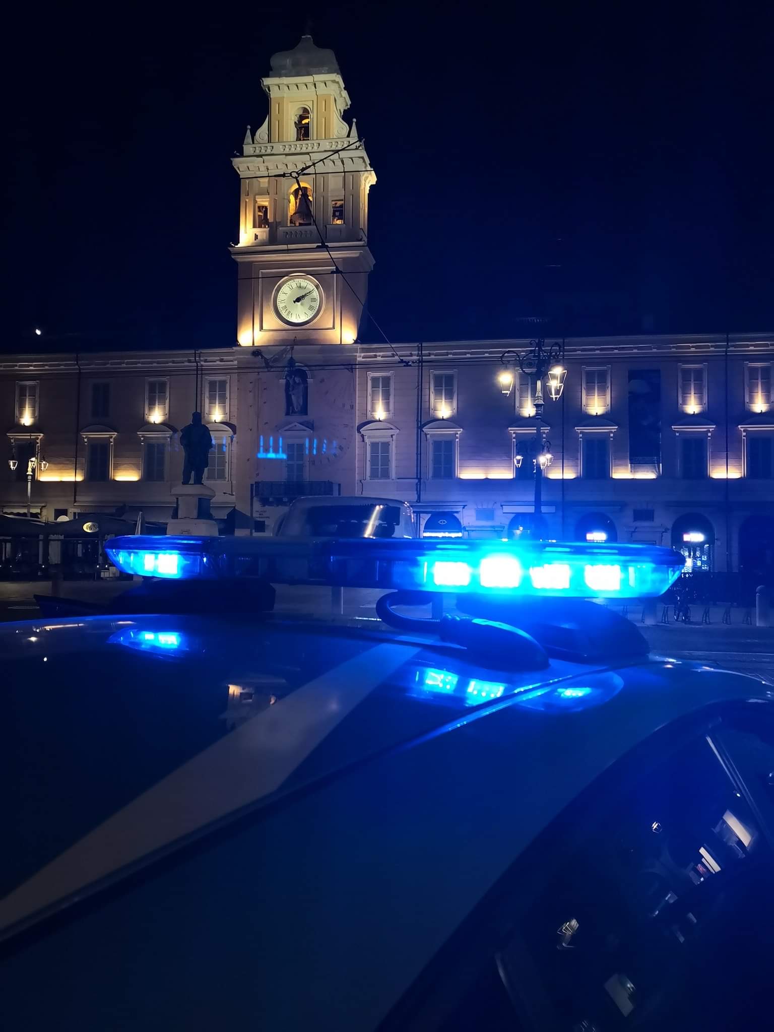 Molesto nei locali e aggressivo con gli agenti: arrestato un 54enne in via Garibaldi