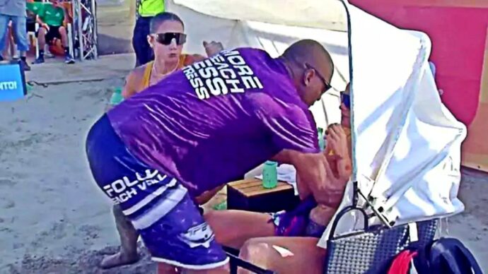 Tensione al time-out nel beach volley: il tecnico strattona la parmigiana Chiara They, la FIPAV interviene