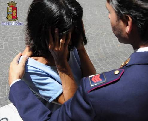 Tensione in Oltretorrente: aggredisce l’ex in strada, poi i poliziotti. Arrestato 31enne