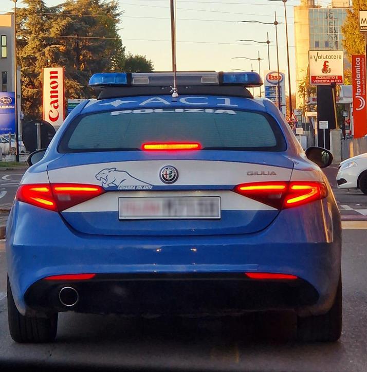 Ruba alcolici al supermercato e spintona i vigilanti: arrestato 39enne in via San Leonardo