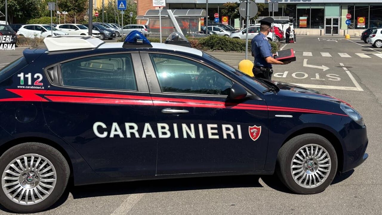 Pregiudicati, tentano la spesa gratis: denunciati due 18enni