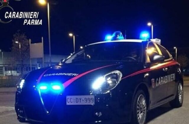 In due a sullo scooter rubato e senza chiavi, scappano dai Carabinieri: denunciati