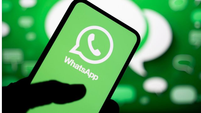 “Mi faresti un favore enorme?”: nuova truffa su WhatsApp, non fate il bonifico