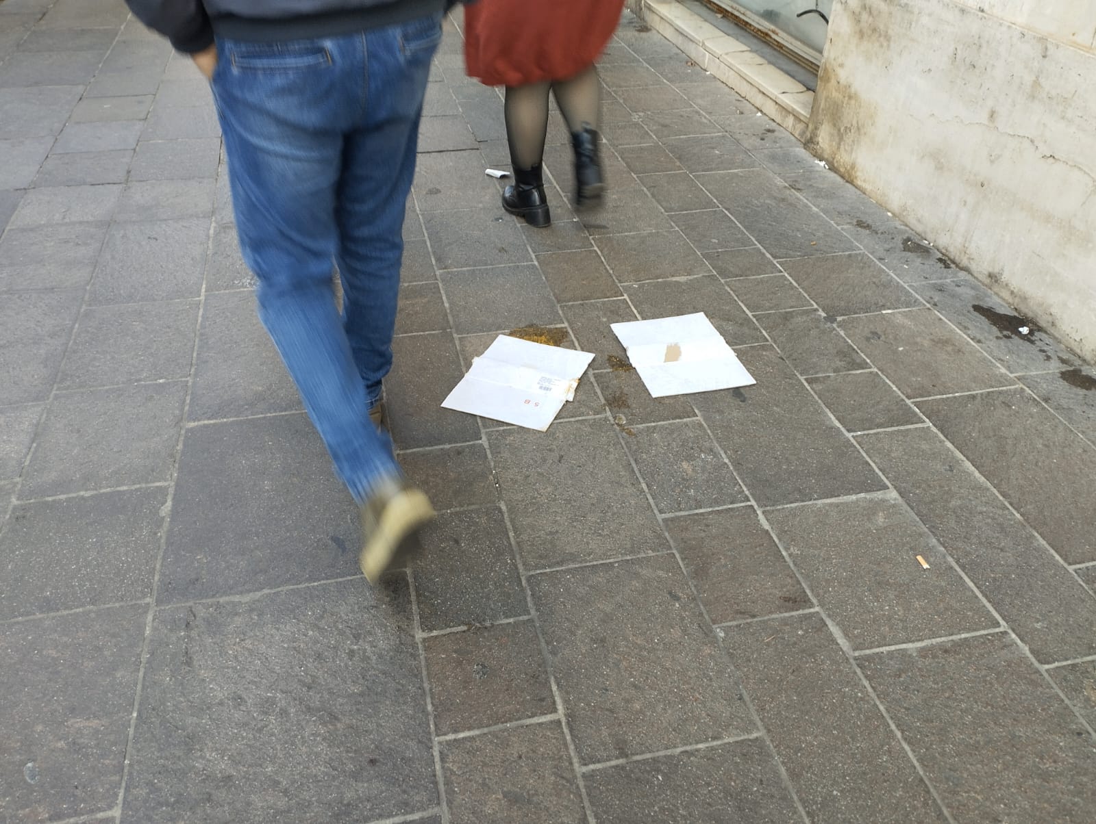 La segnalazione: “Al Mercato in Ghiaia a far compere? No, a pestar m…e”