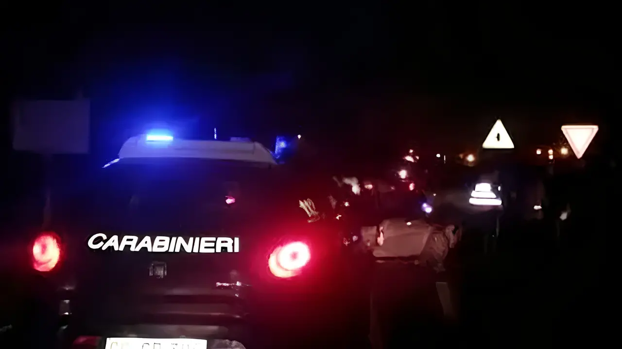 Rubava capi d’abbigliamento d’alta moda durante il carico: nei guai trasportatore 59enne